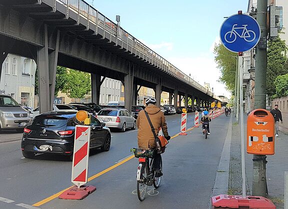 Pop-up-Radweg in Berlin-Kreuzberg im Frühjahr 2020. Pop-up-Radweg in Berlin-Kreuzberg im Frühjahr 2020.